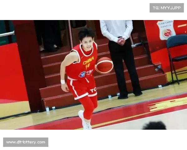 中国女篮 23 岁 FMVP 杨舒予崛起 成宫鲁鸣战术核心 中国女篮 23 岁 FMVP 杨舒予崛起 成宫鲁鸣战术核心