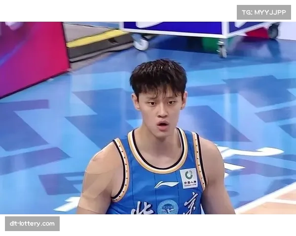 周琦眼部旧伤反复发作 本赛季仅出战14场高挂免战牌